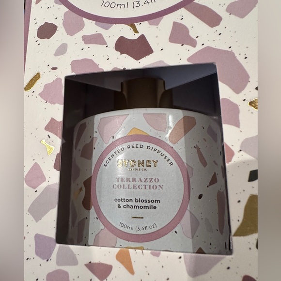 🎁 FREE GIFT WITH PURCHASE when you spend $20 or more! Scented reed diffuser - Picture 4 of 5